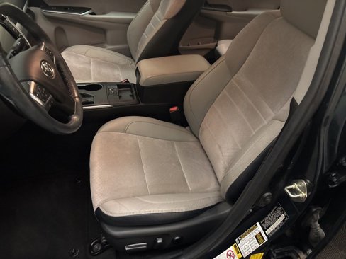 Used 2017 Toyota Camry XSE image 12