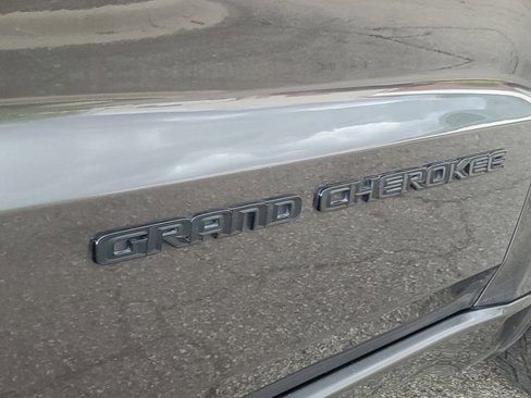 Used 2020 Jeep Grand Cherokee Altitude image 6