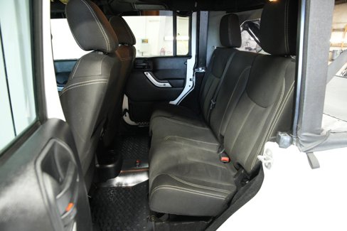 Used 2016 Jeep Wrangler Unlimited Sahara w/ Connectivity Group image 21