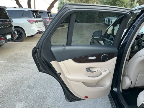 Used 2016 Mercedes-Benz GLC 300 4MATIC image 26