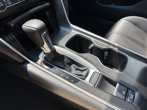 Used 2018 Honda Accord EX image 19