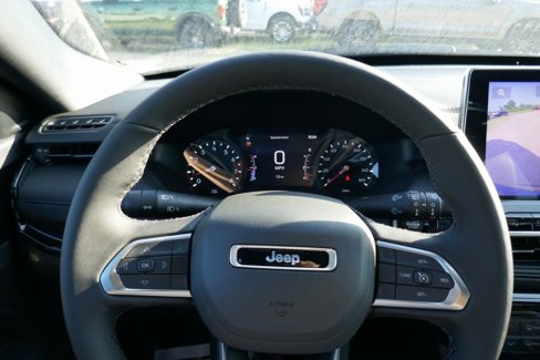 New 2025 Jeep Compass Latitude image 18