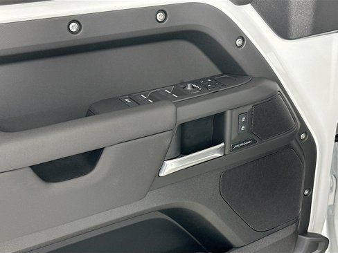 Used 2025 Land Rover Defender 110 S image 15
