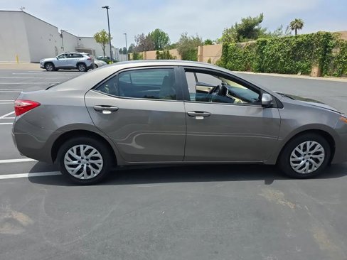 Used 2018 Toyota Corolla LE image 6