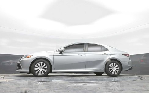 Used 2021 Toyota Camry LE image 31