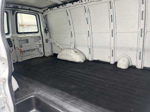 Used 2015 Chevrolet Express 2500 image 15