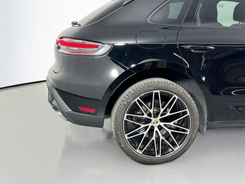 Certified 2024 Porsche Macan image 13