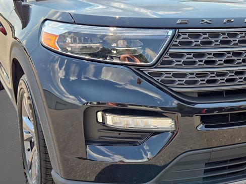Used 2022 Ford Explorer XLT w/ Equipment Group 202A image 3