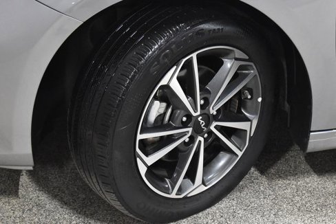 Used 2024 Kia Forte LXS image 11