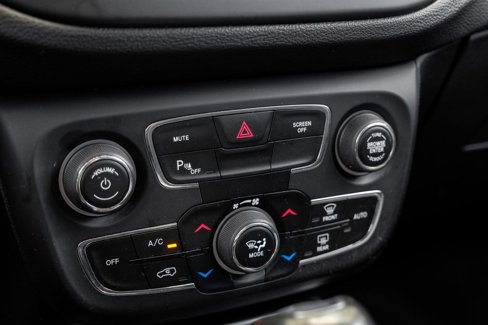 Used 2020 Jeep Compass Latitude w/ Cold Weather Group image 34