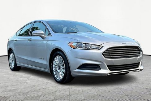 Used 2015 Ford Fusion SE image 1