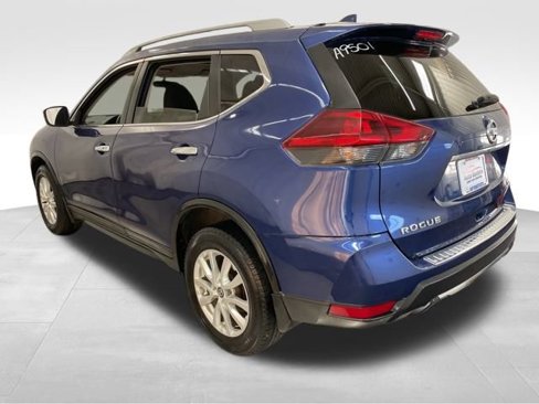 Used 2018 Nissan Rogue SV image 3