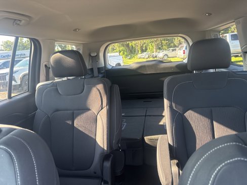 Used 2023 Jeep Grand Cherokee L Laredo image 13