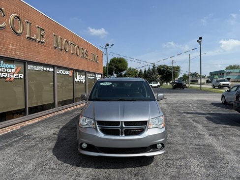 Used 2020 Dodge Grand Caravan SXT image 2