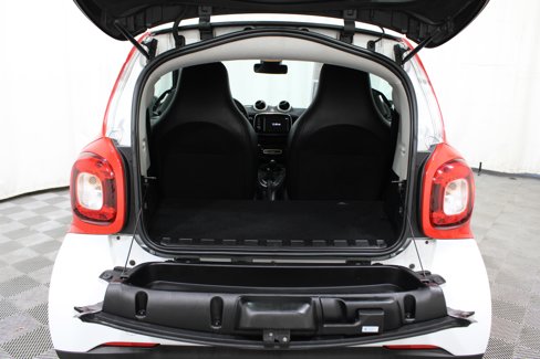 Used 2016 smart fortwo pure image 26