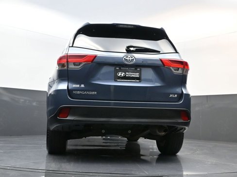 Used 2019 Toyota Highlander SE image 24