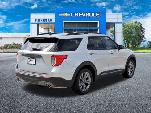 Used 2022 Ford Explorer XLT w/ Equipment Group 202A image 7