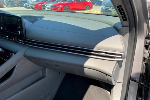 Used 2023 Hyundai Elantra SEL image 17