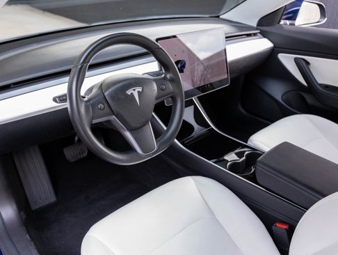 Used 2018 Tesla Model 3 Long Range image 4