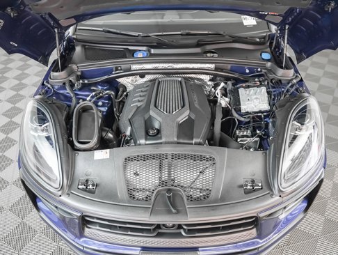Certified 2024 Porsche Macan w/ Premium Plus Package image 13