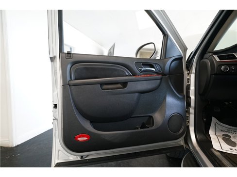 Used 2010 Cadillac Escalade AWD image 18