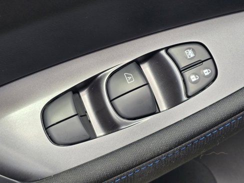 Used 2024 Nissan Leaf S image 19