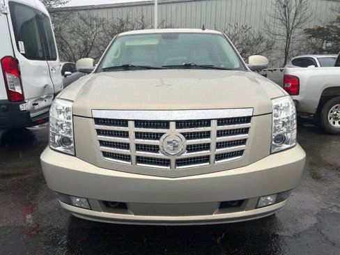 Used 2008 Cadillac Escalade AWD image 2