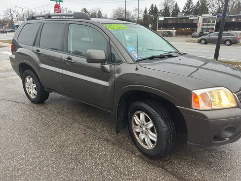 Used 2011 Mitsubishi Endeavor LS image 5