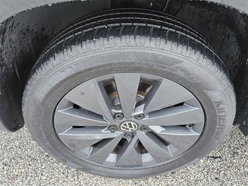Certified 2022 Volkswagen Taos S image 23