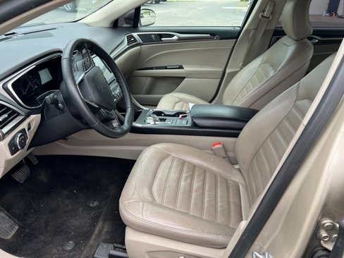 Used 2018 Ford Fusion SE w/ Fusion SE Technology Package image 9