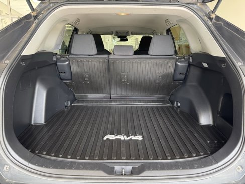 Used 2020 Toyota RAV4 LE image 23