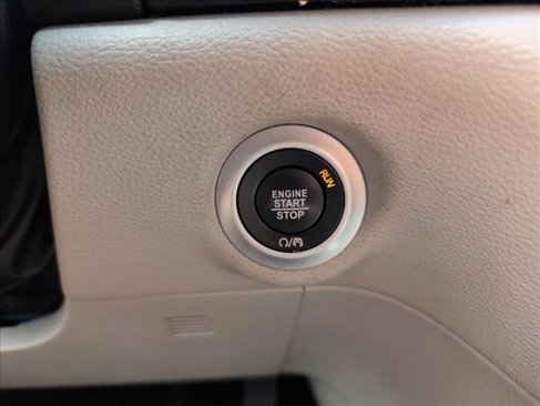 Used 2018 Chrysler Pacifica Limited image 26