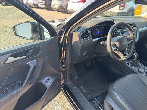 Used 2022 Volkswagen Tiguan SE image 22
