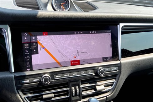 Certified 2020 Porsche Macan image 34