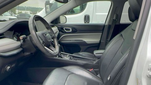 Used 2022 Jeep Compass Limited image 15
