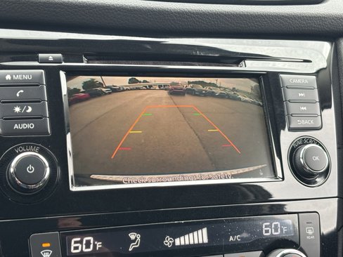 Used 2019 Nissan Rogue SV image 4