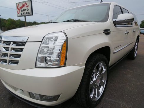 Used 2011 Cadillac Escalade ESV Premium image 10