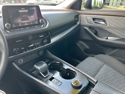 Used 2021 Nissan Rogue SV image 14