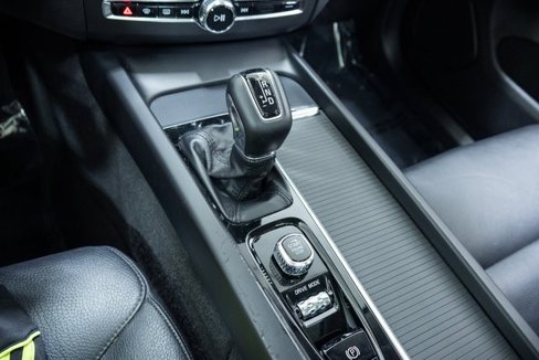 Used 2020 Volvo XC60 T6 Momentum image 21
