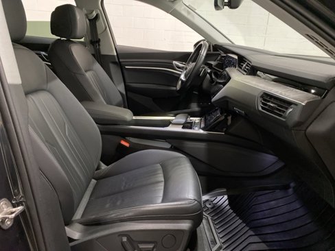 Used 2021 Audi e-tron Premium w/ Black Optic Package image 24