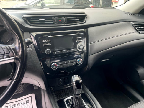 Used 2017 Nissan Rogue SV image 13