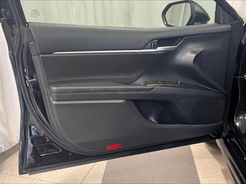 Used 2023 Toyota Camry SE image 9