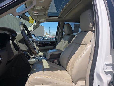 Used 2016 Lincoln Navigator Select image 11