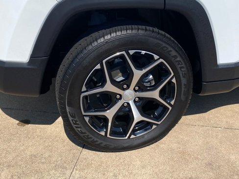 Used 2024 Jeep Compass Limited image 8