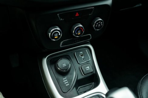 Used 2018 Jeep Compass Latitude image 29