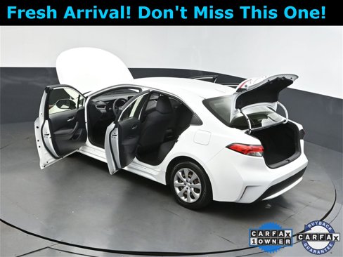 Used 2021 Toyota Corolla LE image 2