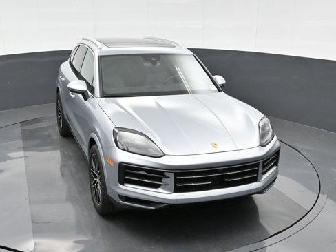 Used 2024 Porsche Cayenne image 32