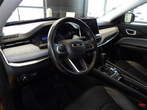 Used 2022 Jeep Compass Latitude image 24
