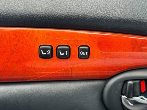 Used 2004 Lexus SC 430 Convertible image 16