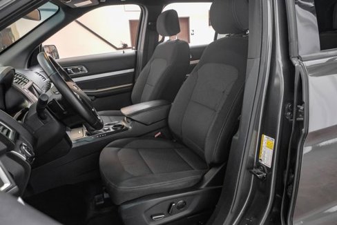 Used 2017 Ford Explorer XLT w/ Equipment Group 201A image 4